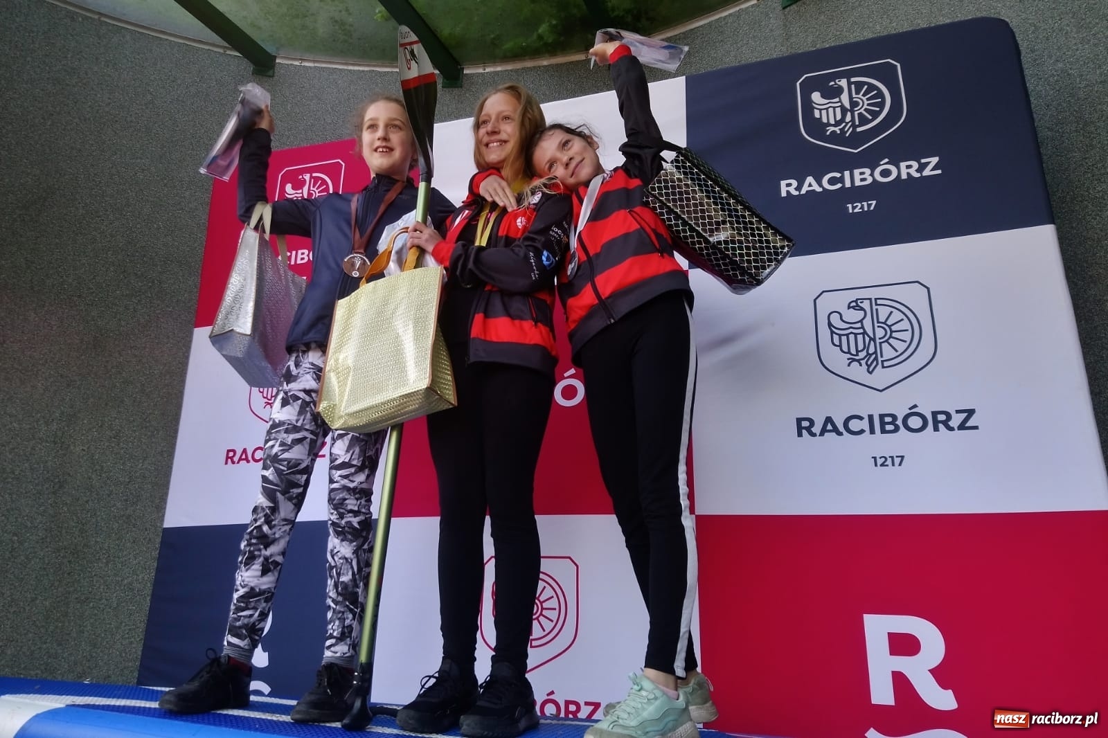 Zdjęcie w galerii na portalu naszraciborz.pl: Racibórz. Wielkie wiosłowanie w parku m. Roth wiadomości z regionu