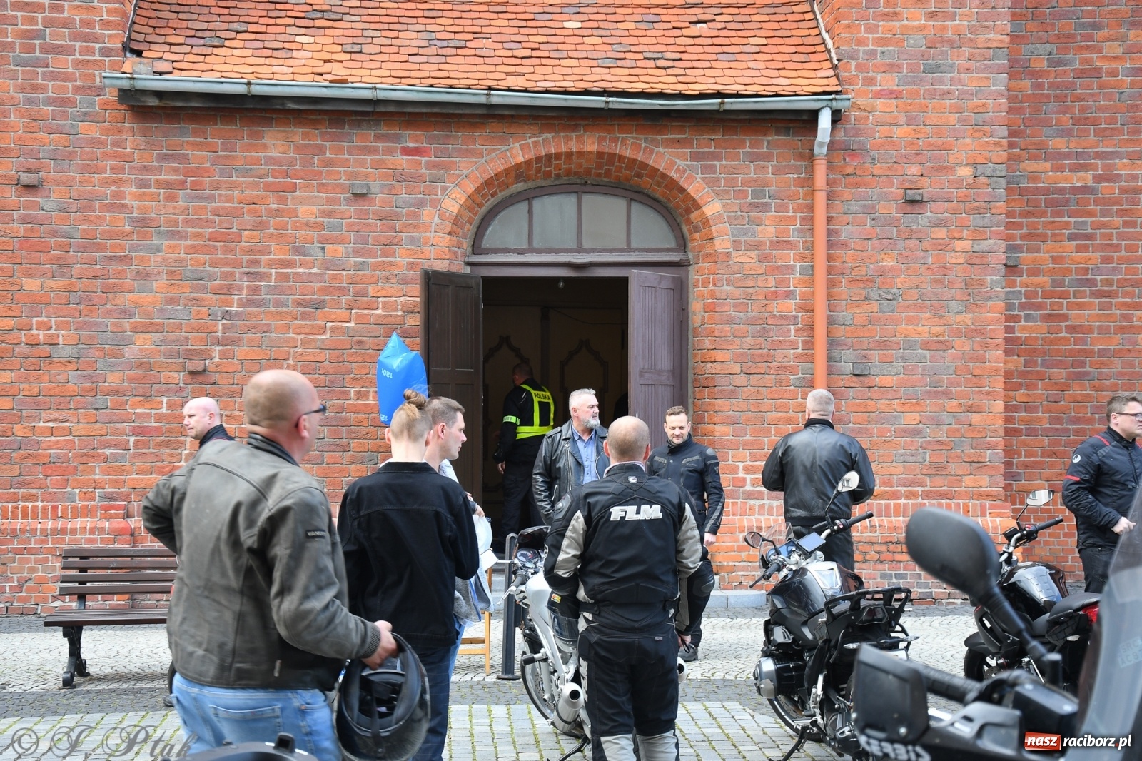 Zdjęcie w galerii na portalu naszraciborz.pl: Święcenie przy wysokich obrotach, czyli motocyklowe rozpoczęcie sezonu 2021 w Raciborzu [FOTO i WIDEO] wiadomości z regionu