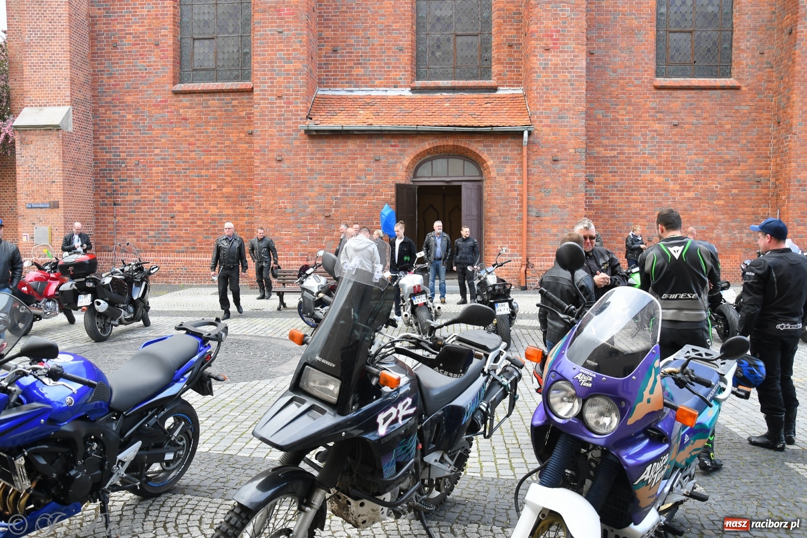 Zdjęcie w galerii na portalu naszraciborz.pl: Święcenie przy wysokich obrotach, czyli motocyklowe rozpoczęcie sezonu 2021 w Raciborzu [FOTO i WIDEO] wiadomości z regionu