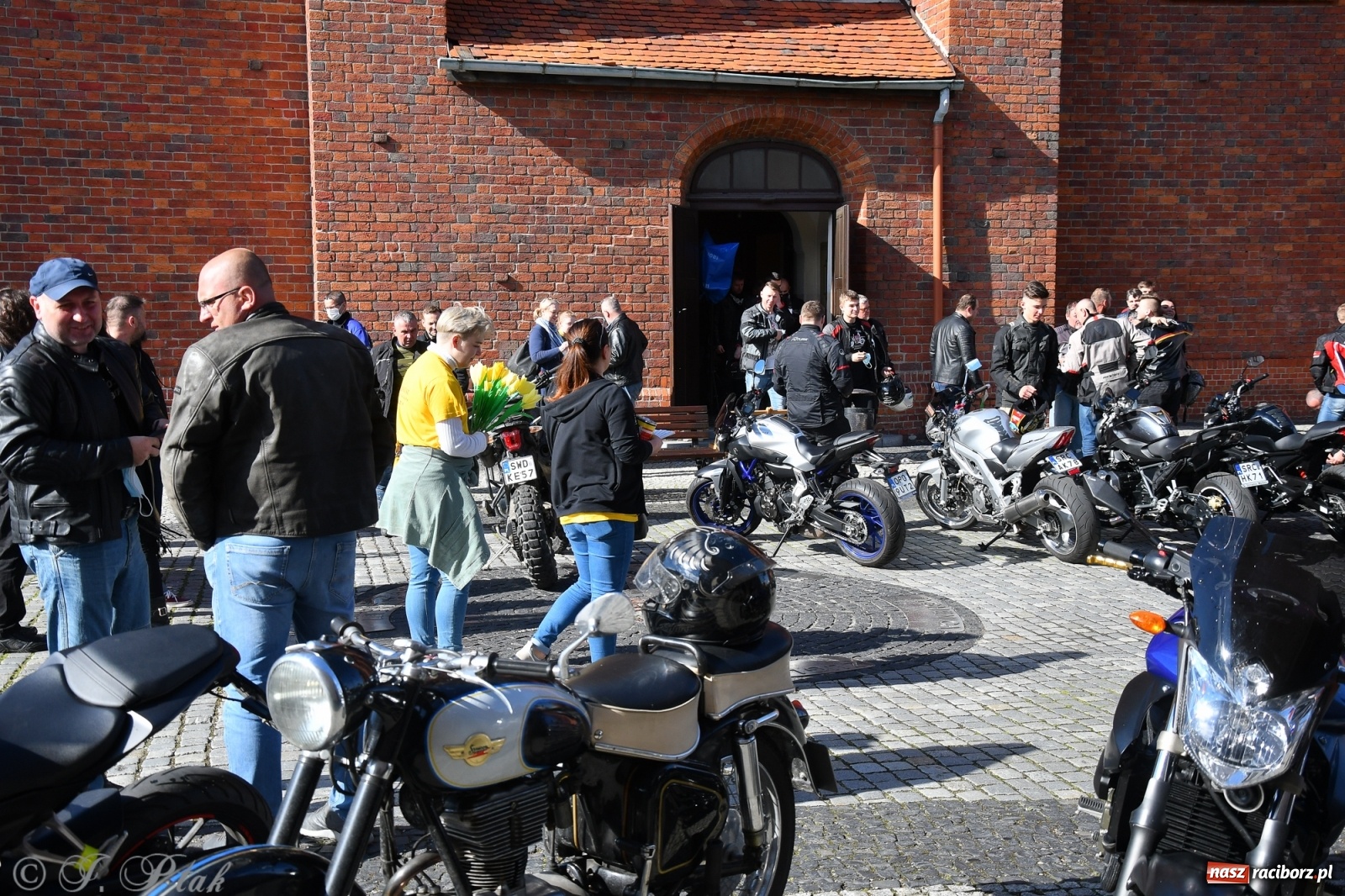 Zdjęcie w galerii na portalu naszraciborz.pl: Święcenie przy wysokich obrotach, czyli motocyklowe rozpoczęcie sezonu 2021 w Raciborzu [FOTO i WIDEO] wiadomości z regionu