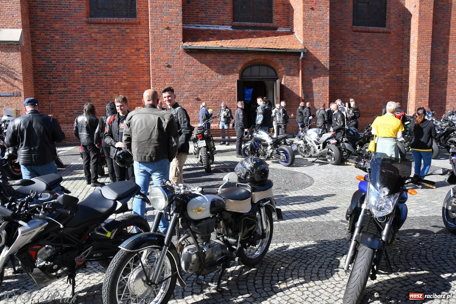Zdjęcie w galerii na portalu naszraciborz.pl: Święcenie przy wysokich obrotach, czyli motocyklowe rozpoczęcie sezonu 2021 w Raciborzu [FOTO i WIDEO] wiadomości z regionu