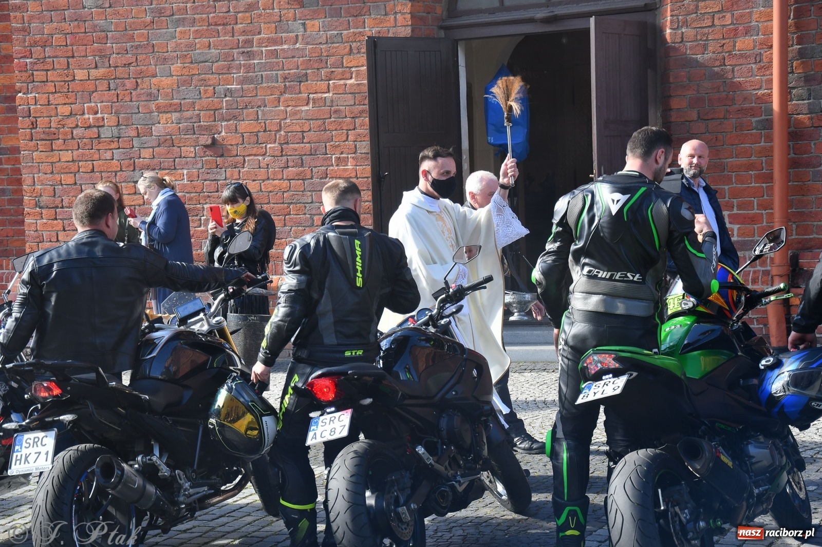 Zdjęcie w galerii na portalu naszraciborz.pl: Święcenie przy wysokich obrotach, czyli motocyklowe rozpoczęcie sezonu 2021 w Raciborzu [FOTO i WIDEO] wiadomości z regionu