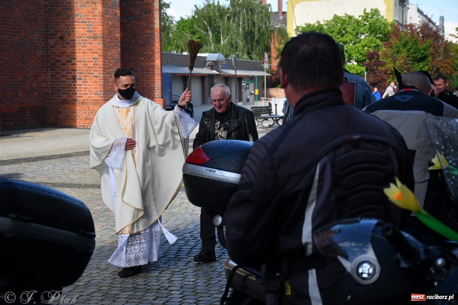 Zdjęcie w galerii na portalu naszraciborz.pl: Święcenie przy wysokich obrotach, czyli motocyklowe rozpoczęcie sezonu 2021 w Raciborzu [FOTO i WIDEO] wiadomości z regionu