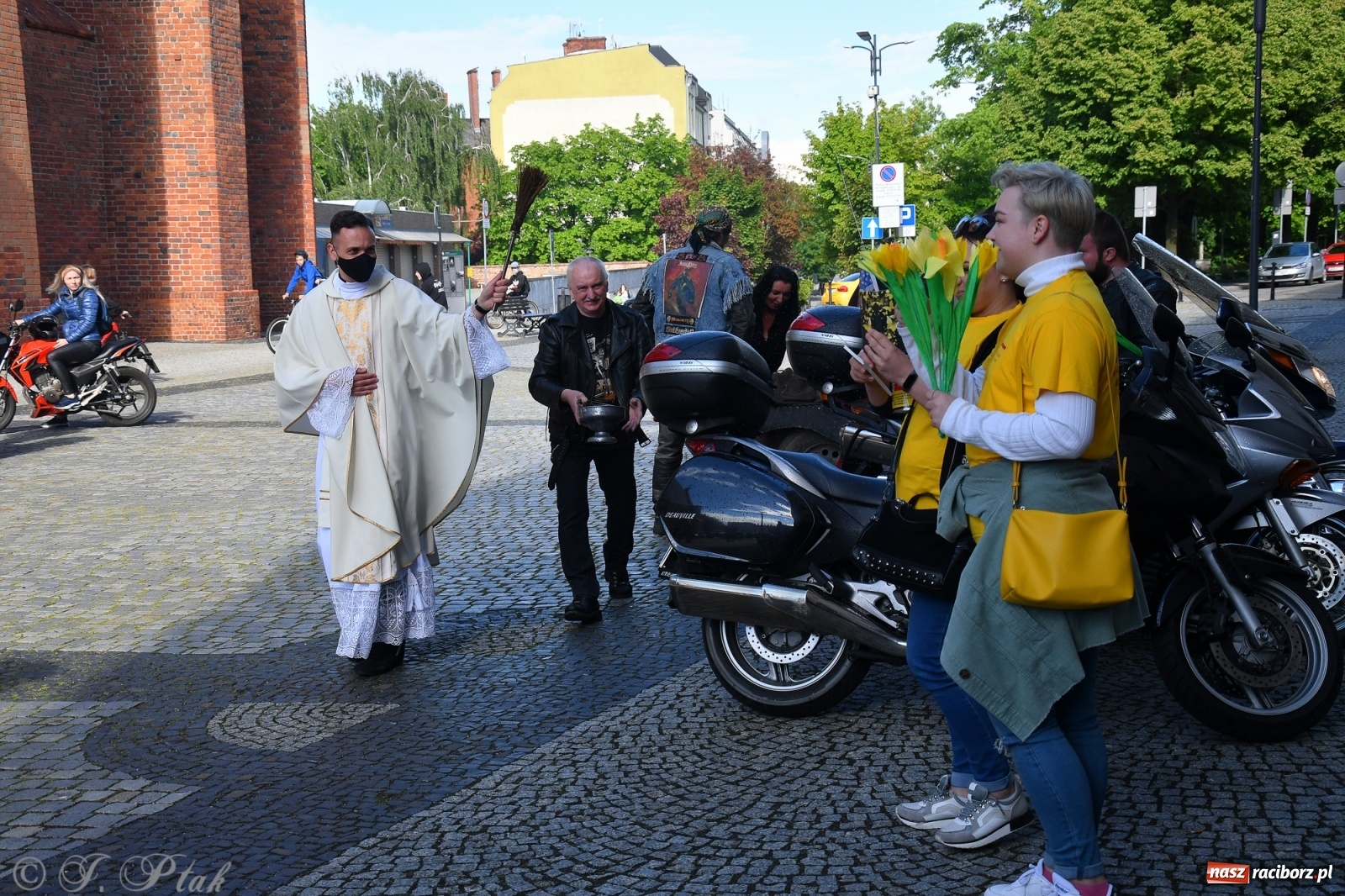 Zdjęcie w galerii na portalu naszraciborz.pl: Święcenie przy wysokich obrotach, czyli motocyklowe rozpoczęcie sezonu 2021 w Raciborzu [FOTO i WIDEO] wiadomości z regionu