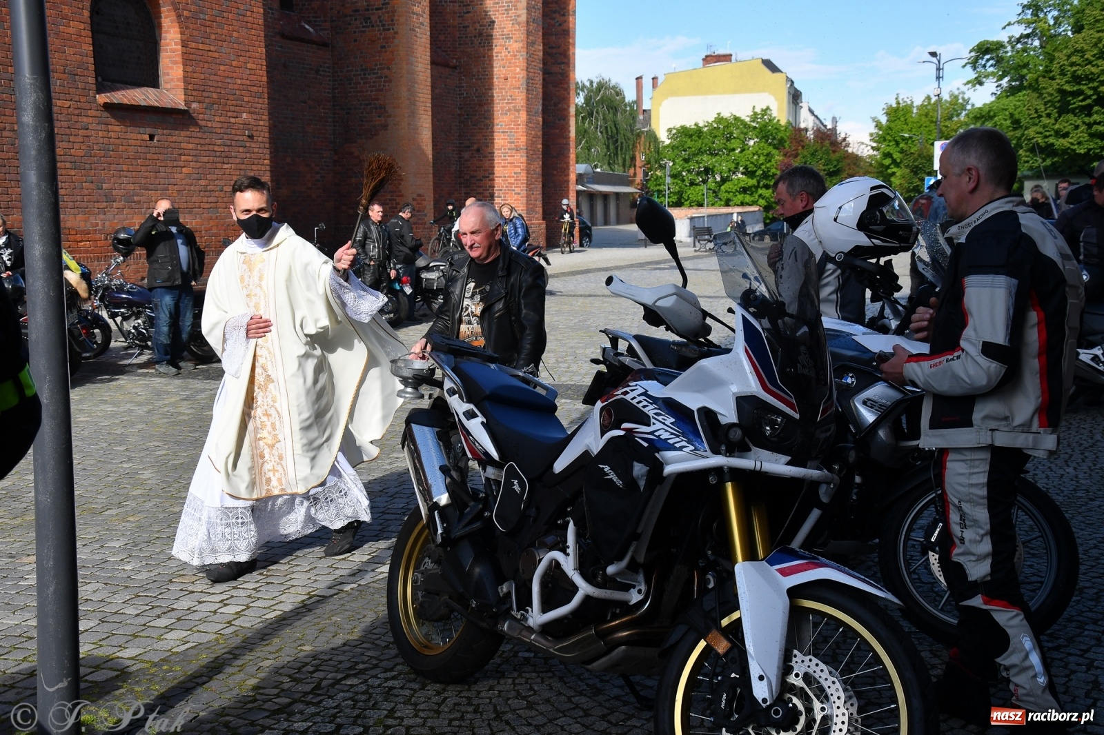 Zdjęcie w galerii na portalu naszraciborz.pl: Święcenie przy wysokich obrotach, czyli motocyklowe rozpoczęcie sezonu 2021 w Raciborzu [FOTO i WIDEO] wiadomości z regionu