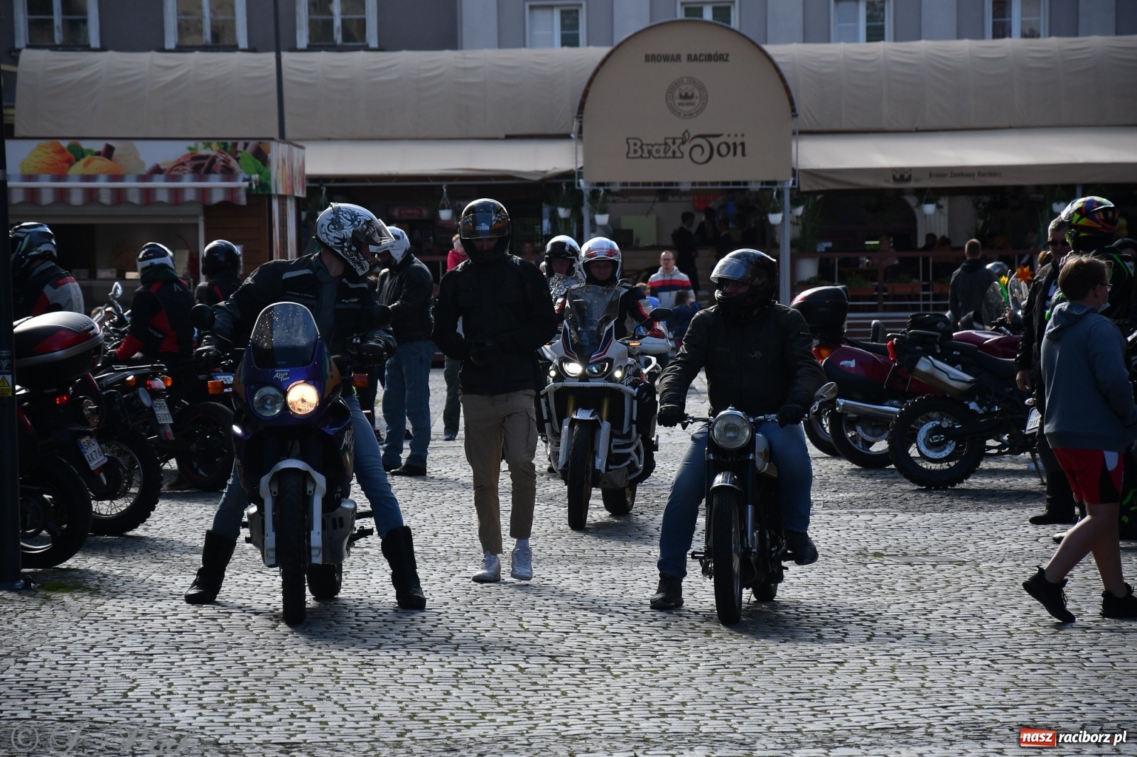 Zdjęcie w galerii na portalu naszraciborz.pl: Święcenie przy wysokich obrotach, czyli motocyklowe rozpoczęcie sezonu 2021 w Raciborzu [FOTO i WIDEO] wiadomości z regionu