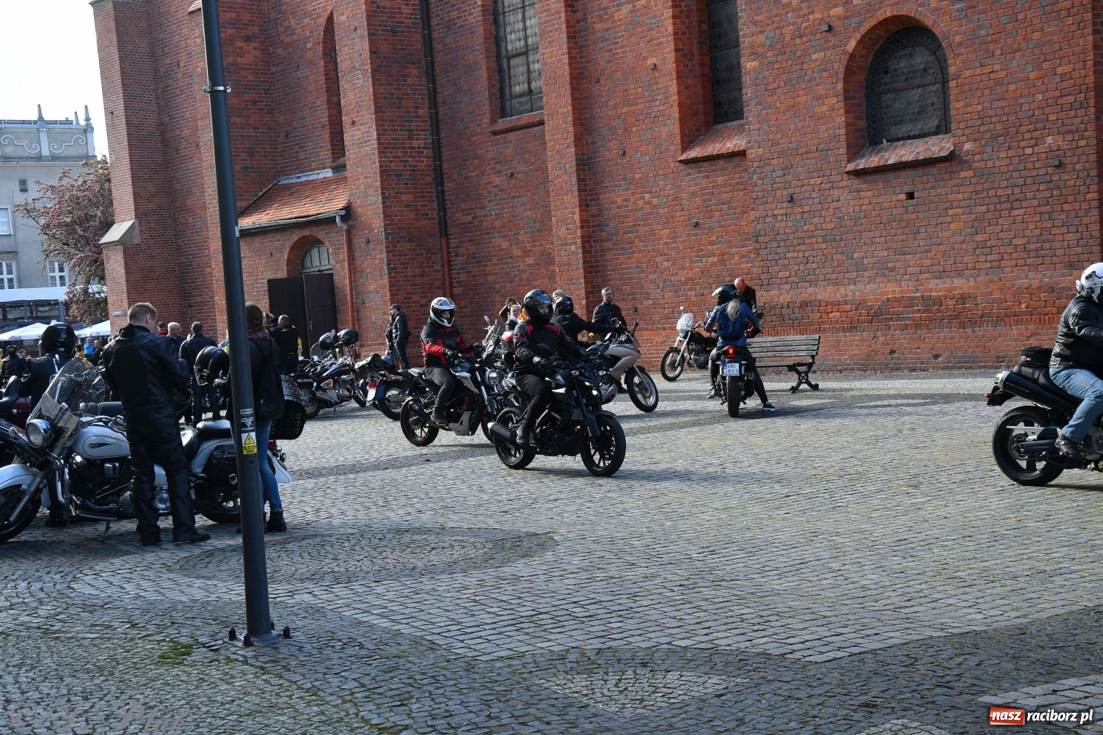 Zdjęcie w galerii na portalu naszraciborz.pl: Święcenie przy wysokich obrotach, czyli motocyklowe rozpoczęcie sezonu 2021 w Raciborzu [FOTO i WIDEO] wiadomości z regionu