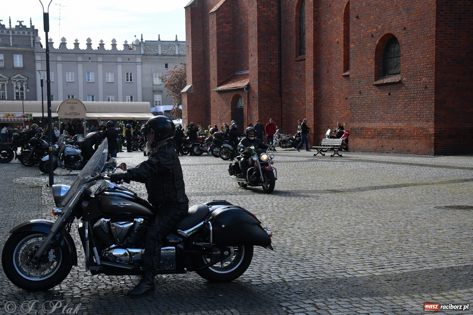 Zdjęcie w galerii na portalu naszraciborz.pl: Święcenie przy wysokich obrotach, czyli motocyklowe rozpoczęcie sezonu 2021 w Raciborzu [FOTO i WIDEO] wiadomości z regionu
