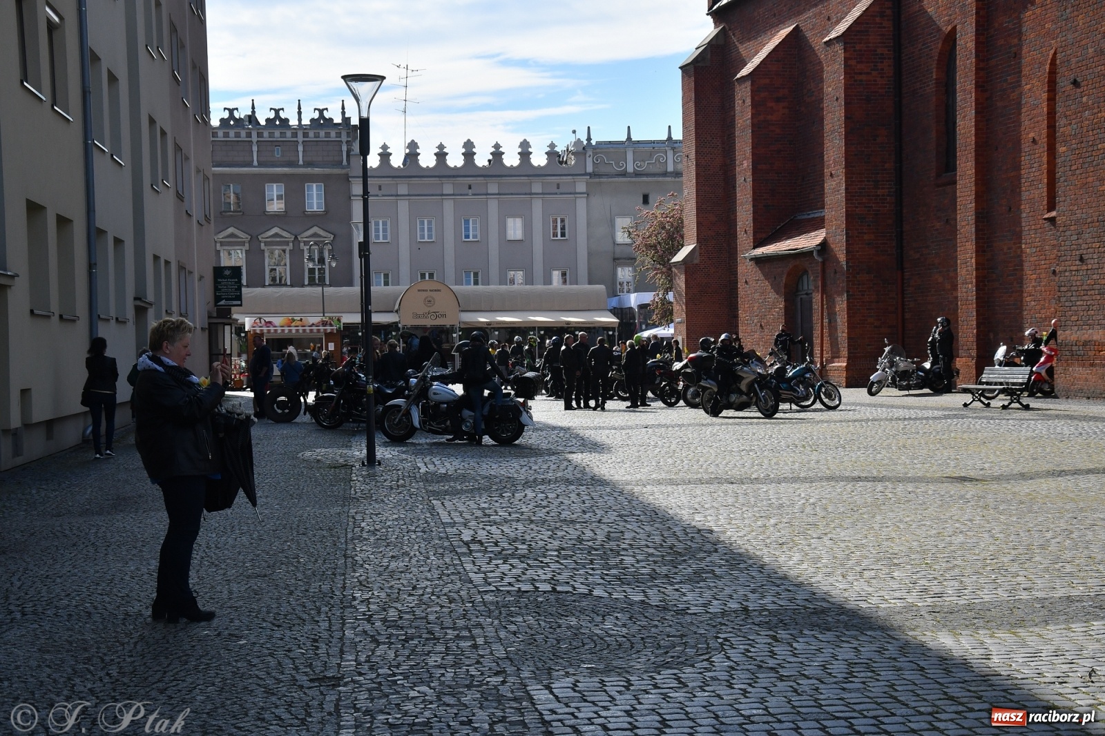 Zdjęcie w galerii na portalu naszraciborz.pl: Święcenie przy wysokich obrotach, czyli motocyklowe rozpoczęcie sezonu 2021 w Raciborzu [FOTO i WIDEO] wiadomości z regionu