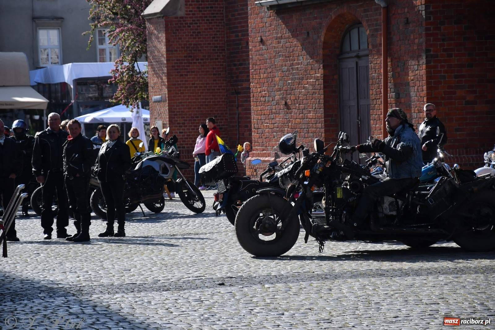 Zdjęcie w galerii na portalu naszraciborz.pl: Święcenie przy wysokich obrotach, czyli motocyklowe rozpoczęcie sezonu 2021 w Raciborzu [FOTO i WIDEO] wiadomości z regionu