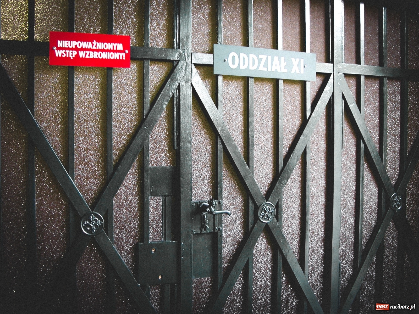 Zdjęcie w galerii na portalu naszraciborz.pl: Zabójca 11-latka z Katowic trafił do ZK Racibórz. Tak go przywitano w areszcie! [FOTO i WIDEO] wiadomości z regionu