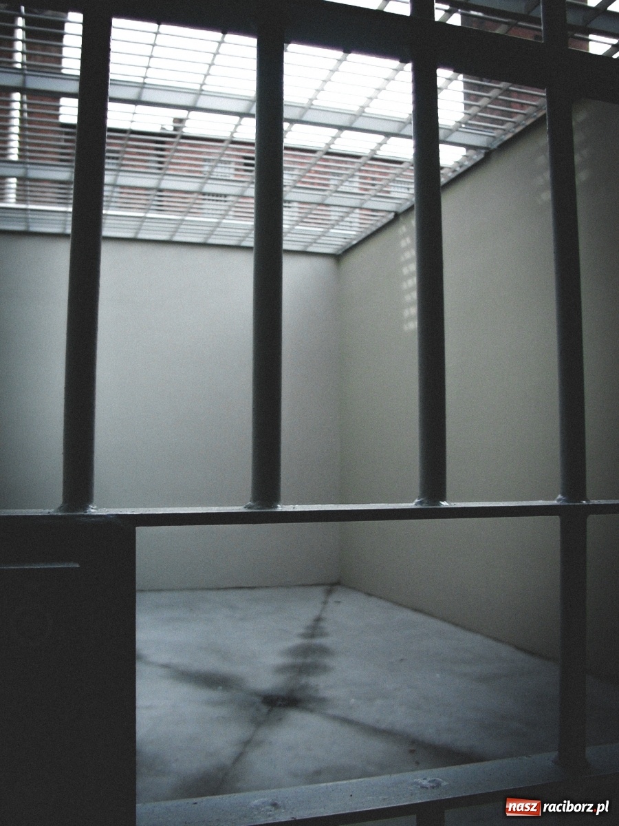Zdjęcie w galerii na portalu naszraciborz.pl: Zabójca 11-latka z Katowic trafił do ZK Racibórz. Tak go przywitano w areszcie! [FOTO i WIDEO] wiadomości z regionu