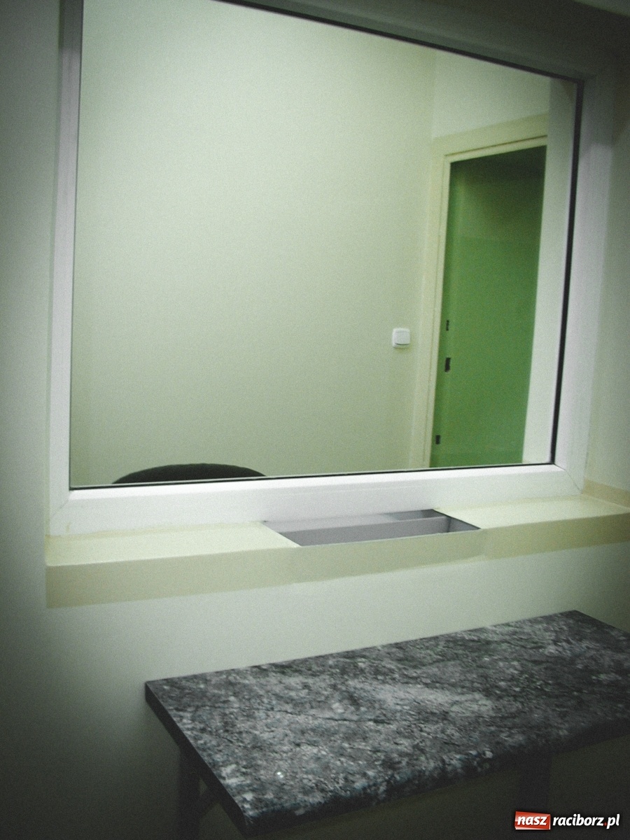 Zdjęcie w galerii na portalu naszraciborz.pl: Zabójca 11-latka z Katowic trafił do ZK Racibórz. Tak go przywitano w areszcie! [FOTO i WIDEO] wiadomości z regionu