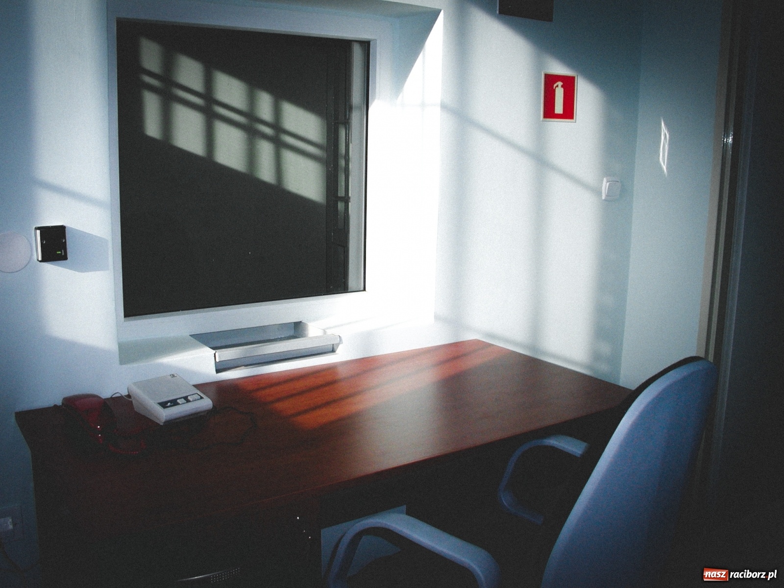 Zdjęcie w galerii na portalu naszraciborz.pl: Zabójca 11-latka z Katowic trafił do ZK Racibórz. Tak go przywitano w areszcie! [FOTO i WIDEO] wiadomości z regionu