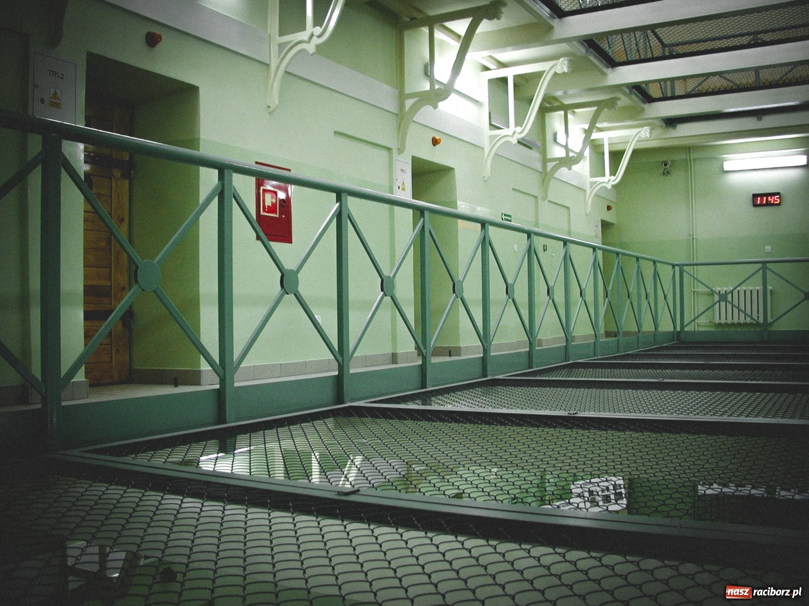 Zdjęcie w galerii na portalu naszraciborz.pl: Zabójca 11-latka z Katowic trafił do ZK Racibórz. Tak go przywitano w areszcie! [FOTO i WIDEO] wiadomości z regionu