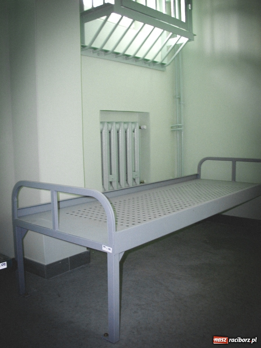 Zdjęcie w galerii na portalu naszraciborz.pl: Zabójca 11-latka z Katowic trafił do ZK Racibórz. Tak go przywitano w areszcie! [FOTO i WIDEO] wiadomości z regionu