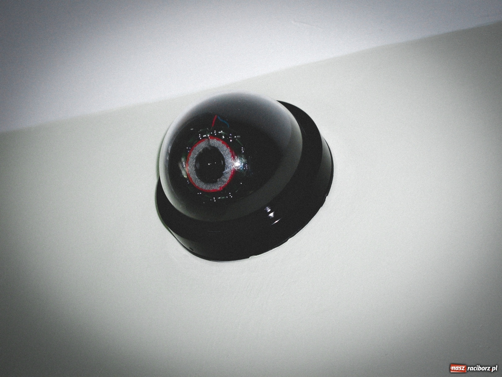 Zdjęcie w galerii na portalu naszraciborz.pl: Zabójca 11-latka z Katowic trafił do ZK Racibórz. Tak go przywitano w areszcie! [FOTO i WIDEO] wiadomości z regionu