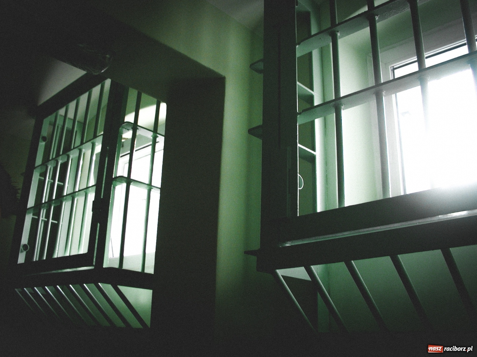 Zdjęcie w galerii na portalu naszraciborz.pl: Zabójca 11-latka z Katowic trafił do ZK Racibórz. Tak go przywitano w areszcie! [FOTO i WIDEO] wiadomości z regionu