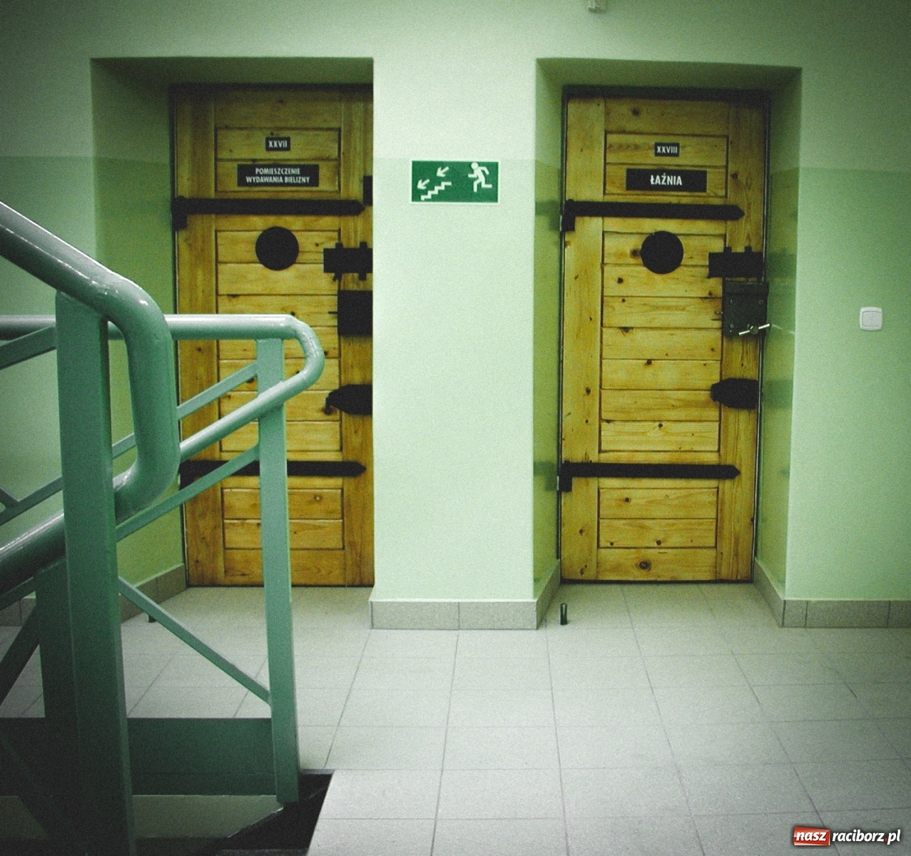 Zdjęcie w galerii na portalu naszraciborz.pl: Zabójca 11-latka z Katowic trafił do ZK Racibórz. Tak go przywitano w areszcie! [FOTO i WIDEO] wiadomości z regionu