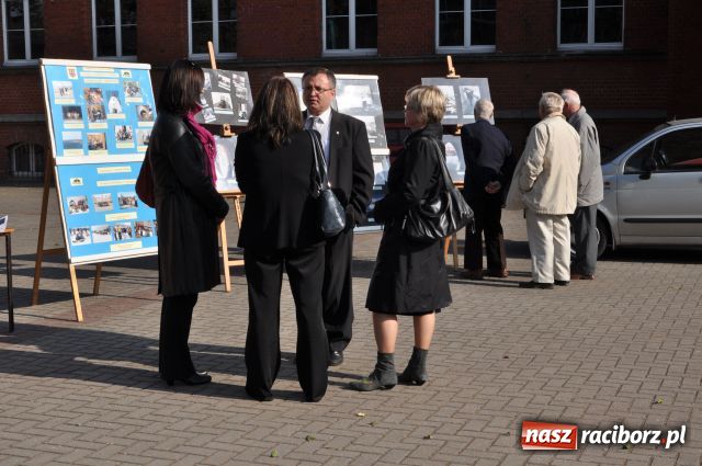 Zdjęcie w galerii na portalu naszraciborz.pl: W Gimnazjum nr 5 podwójne święto wiadomości z regionu