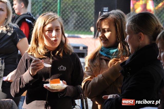 Zdjęcie w galerii na portalu naszraciborz.pl: W Gimnazjum nr 5 podwójne święto wiadomości z regionu