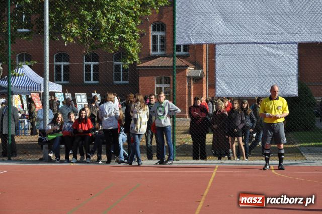 Zdjęcie w galerii na portalu naszraciborz.pl: W Gimnazjum nr 5 podwójne święto wiadomości z regionu
