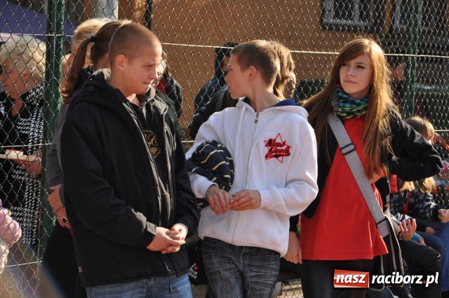 Zdjęcie w galerii na portalu naszraciborz.pl: W Gimnazjum nr 5 podwójne święto wiadomości z regionu