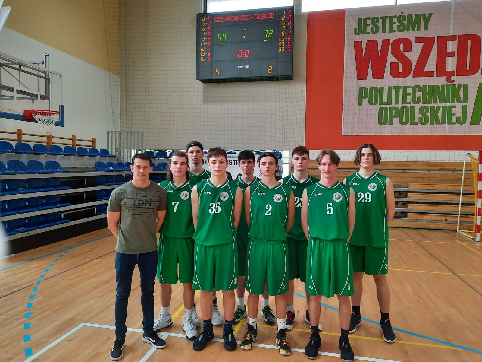 Zdjęcie w galerii na portalu naszraciborz.pl: Koszykarze MiniBasketball U17 wciąż niezwyciężeni wiadomości z regionu