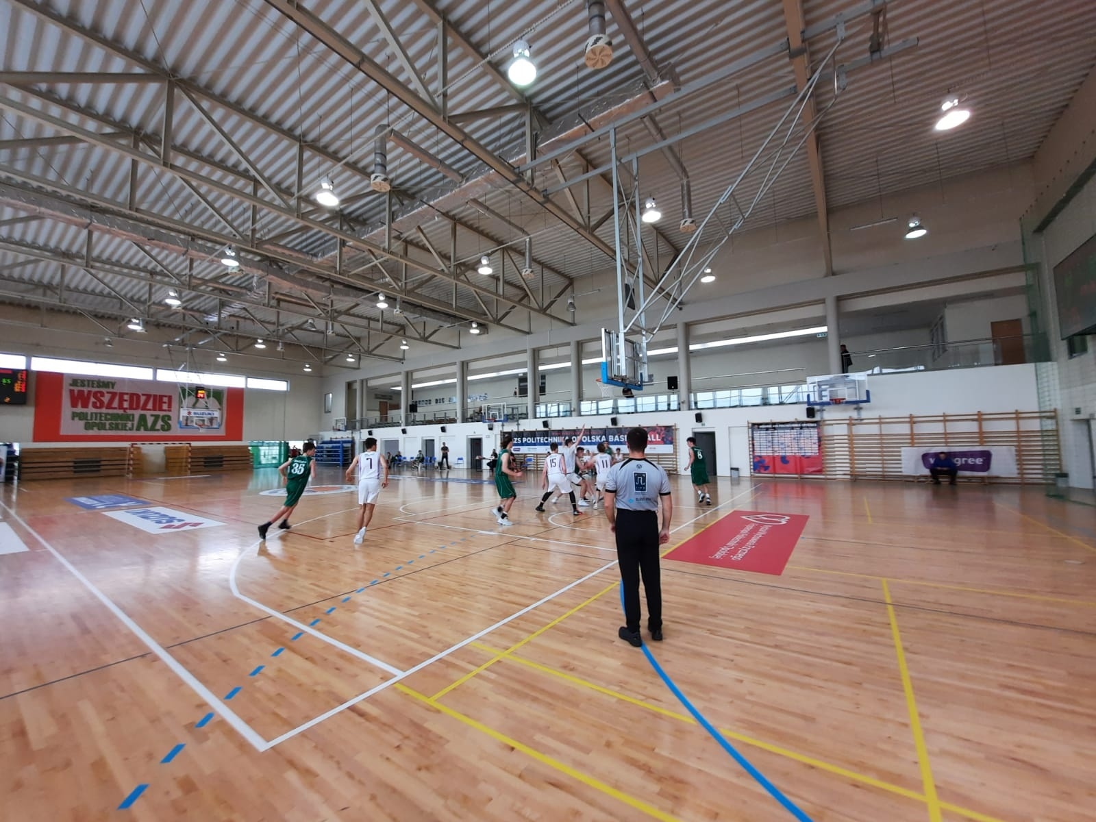Zdjęcie w galerii na portalu naszraciborz.pl: Koszykarze MiniBasketball U17 wciąż niezwyciężeni wiadomości z regionu