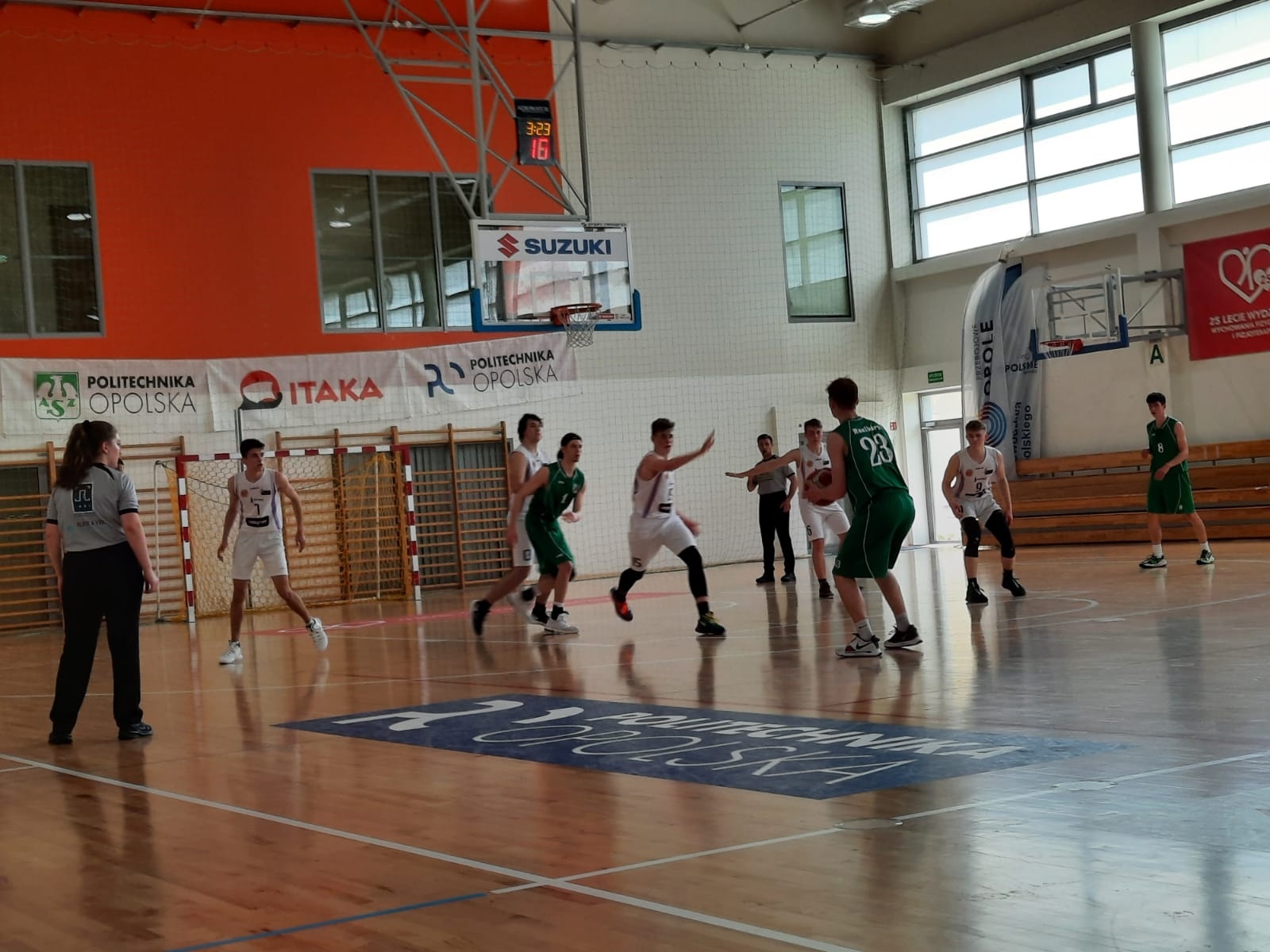 Zdjęcie w galerii na portalu naszraciborz.pl: Koszykarze MiniBasketball U17 wciąż niezwyciężeni wiadomości z regionu