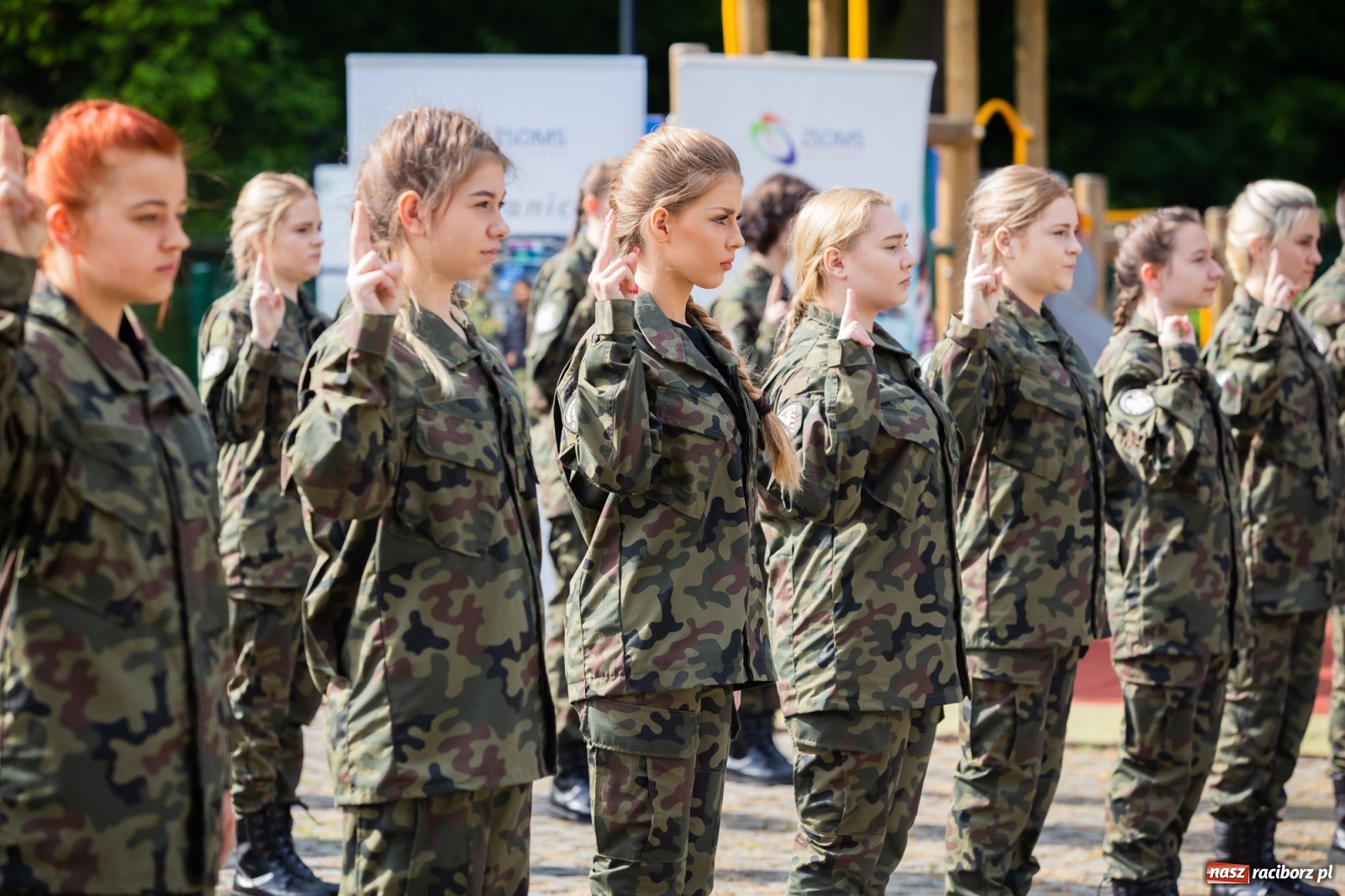 Zdjęcie w galerii na portalu naszraciborz.pl: Tężnia, obiekty sportowe, nagrody - wiceminister i członkini zarządu województwa w Raciborzu [FOTO i WIDEO] wiadomości z regionu