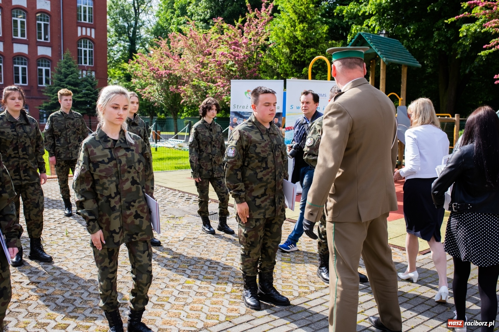Zdjęcie w galerii na portalu naszraciborz.pl: Tężnia, obiekty sportowe, nagrody - wiceminister i członkini zarządu województwa w Raciborzu [FOTO i WIDEO] wiadomości z regionu
