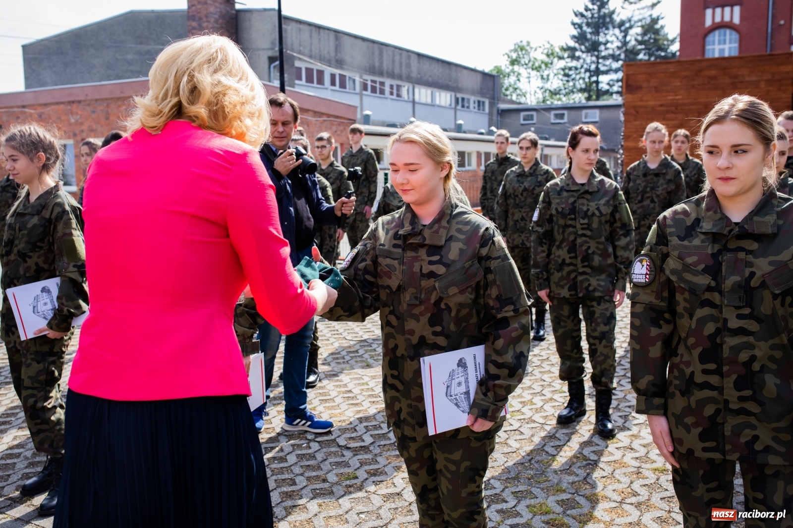 Zdjęcie w galerii na portalu naszraciborz.pl: Tężnia, obiekty sportowe, nagrody - wiceminister i członkini zarządu województwa w Raciborzu [FOTO i WIDEO] wiadomości z regionu