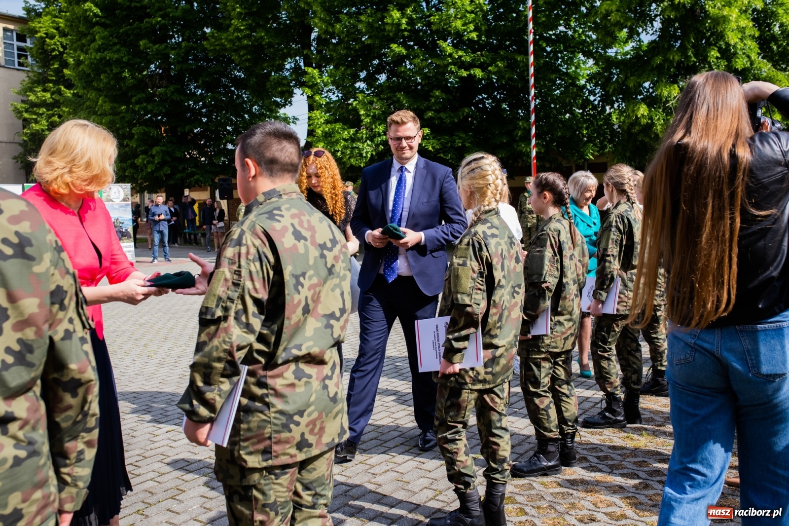 Zdjęcie w galerii na portalu naszraciborz.pl: Tężnia, obiekty sportowe, nagrody - wiceminister i członkini zarządu województwa w Raciborzu [FOTO i WIDEO] wiadomości z regionu
