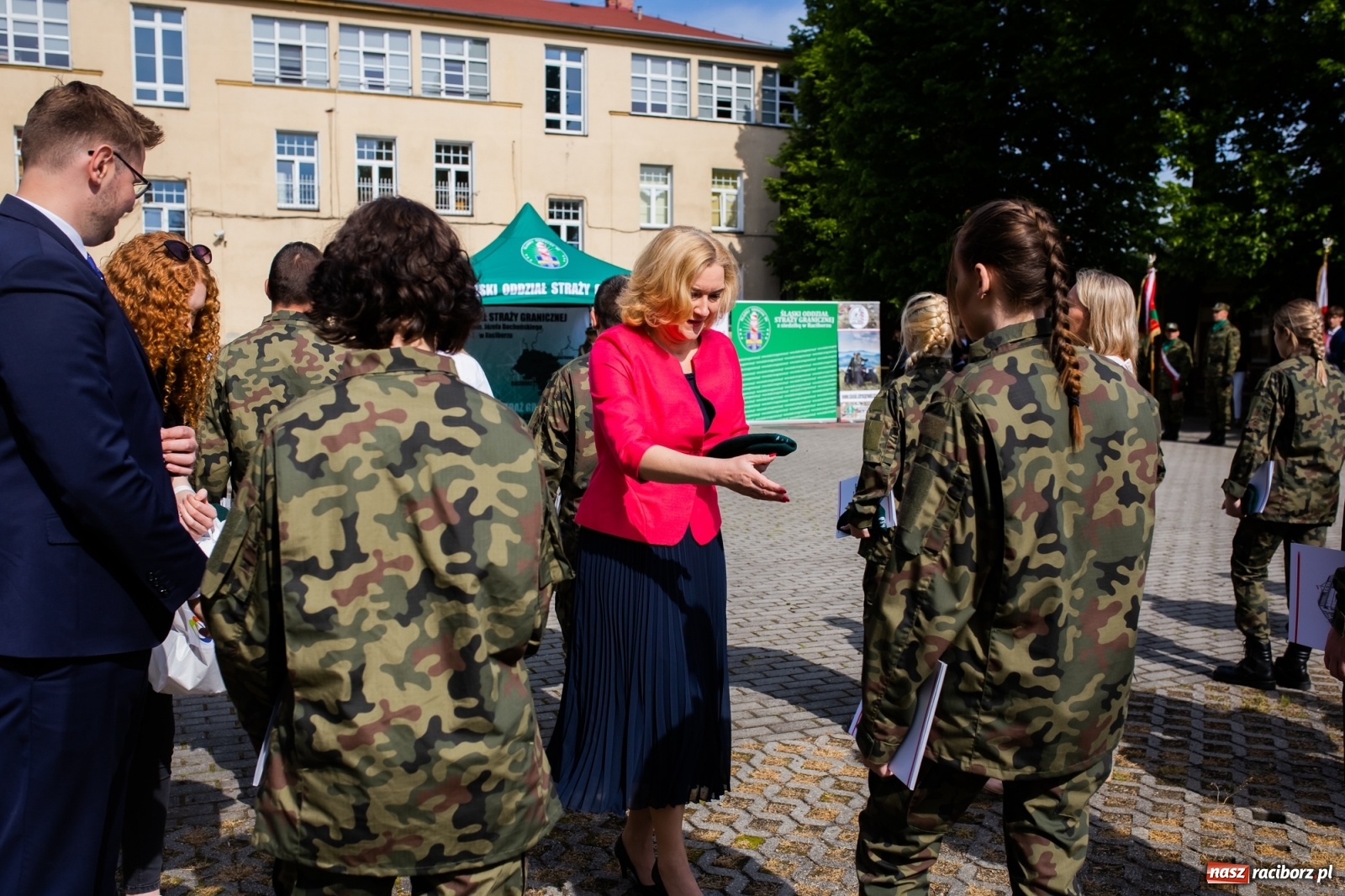 Zdjęcie w galerii na portalu naszraciborz.pl: Tężnia, obiekty sportowe, nagrody - wiceminister i członkini zarządu województwa w Raciborzu [FOTO i WIDEO] wiadomości z regionu