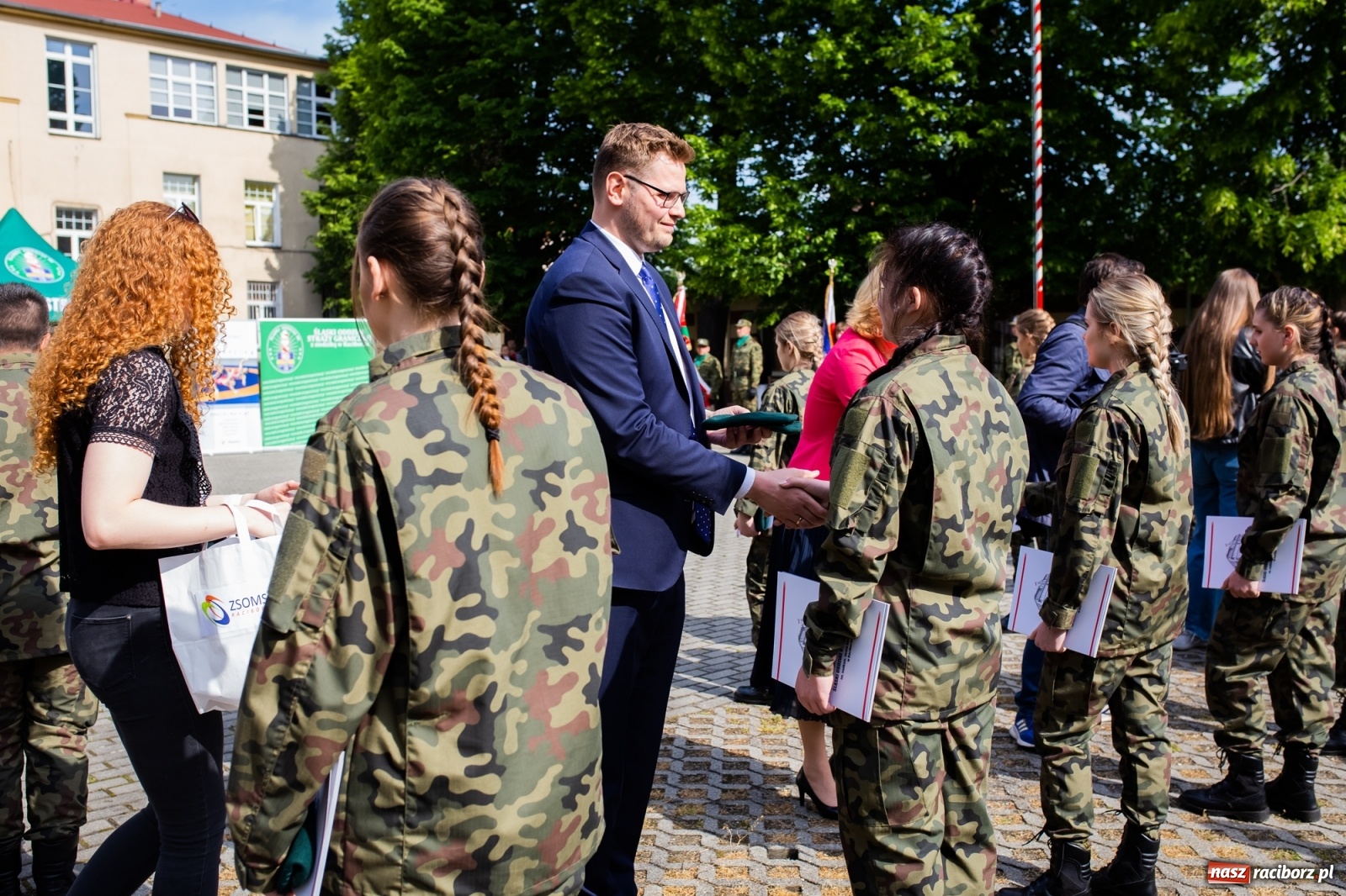 Zdjęcie w galerii na portalu naszraciborz.pl: Tężnia, obiekty sportowe, nagrody - wiceminister i członkini zarządu województwa w Raciborzu [FOTO i WIDEO] wiadomości z regionu
