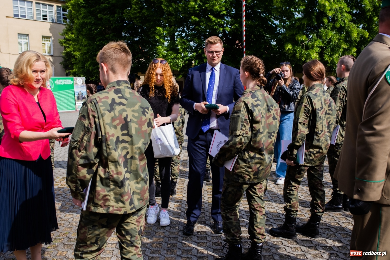 Zdjęcie w galerii na portalu naszraciborz.pl: Tężnia, obiekty sportowe, nagrody - wiceminister i członkini zarządu województwa w Raciborzu [FOTO i WIDEO] wiadomości z regionu