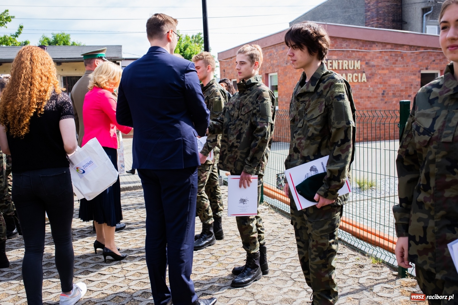 Zdjęcie w galerii na portalu naszraciborz.pl: Tężnia, obiekty sportowe, nagrody - wiceminister i członkini zarządu województwa w Raciborzu [FOTO i WIDEO] wiadomości z regionu