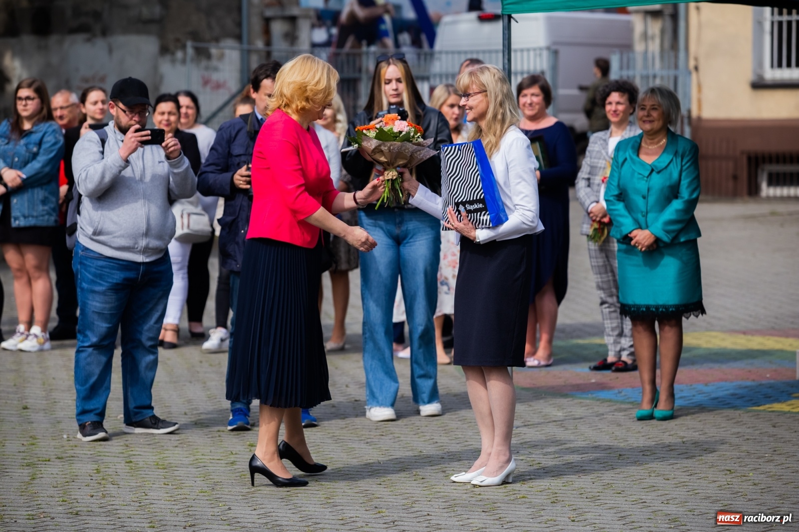 Zdjęcie w galerii na portalu naszraciborz.pl: Tężnia, obiekty sportowe, nagrody - wiceminister i członkini zarządu województwa w Raciborzu [FOTO i WIDEO] wiadomości z regionu