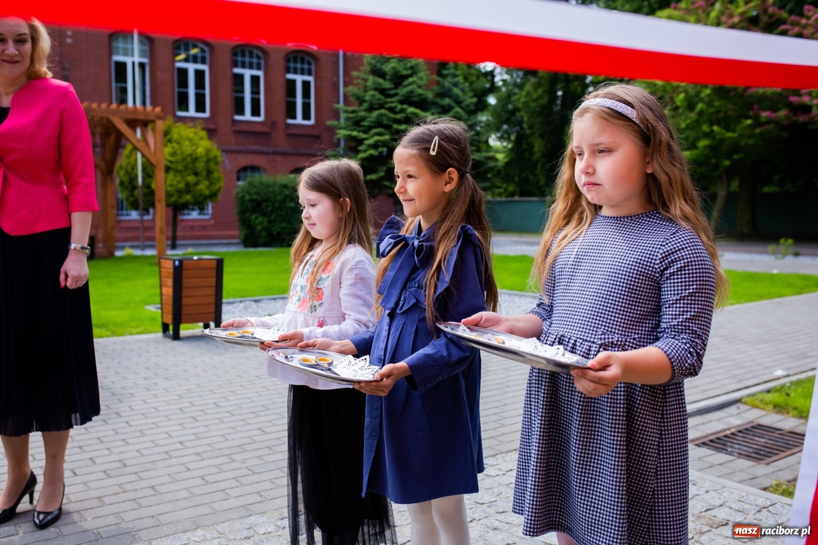 Zdjęcie w galerii na portalu naszraciborz.pl: Tężnia, obiekty sportowe, nagrody - wiceminister i członkini zarządu województwa w Raciborzu [FOTO i WIDEO] wiadomości z regionu