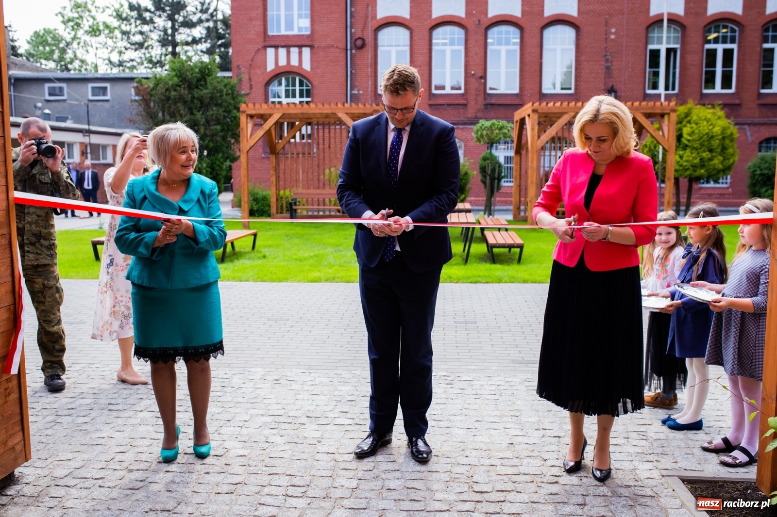 Zdjęcie w galerii na portalu naszraciborz.pl: Tężnia, obiekty sportowe, nagrody - wiceminister i członkini zarządu województwa w Raciborzu [FOTO i WIDEO] wiadomości z regionu