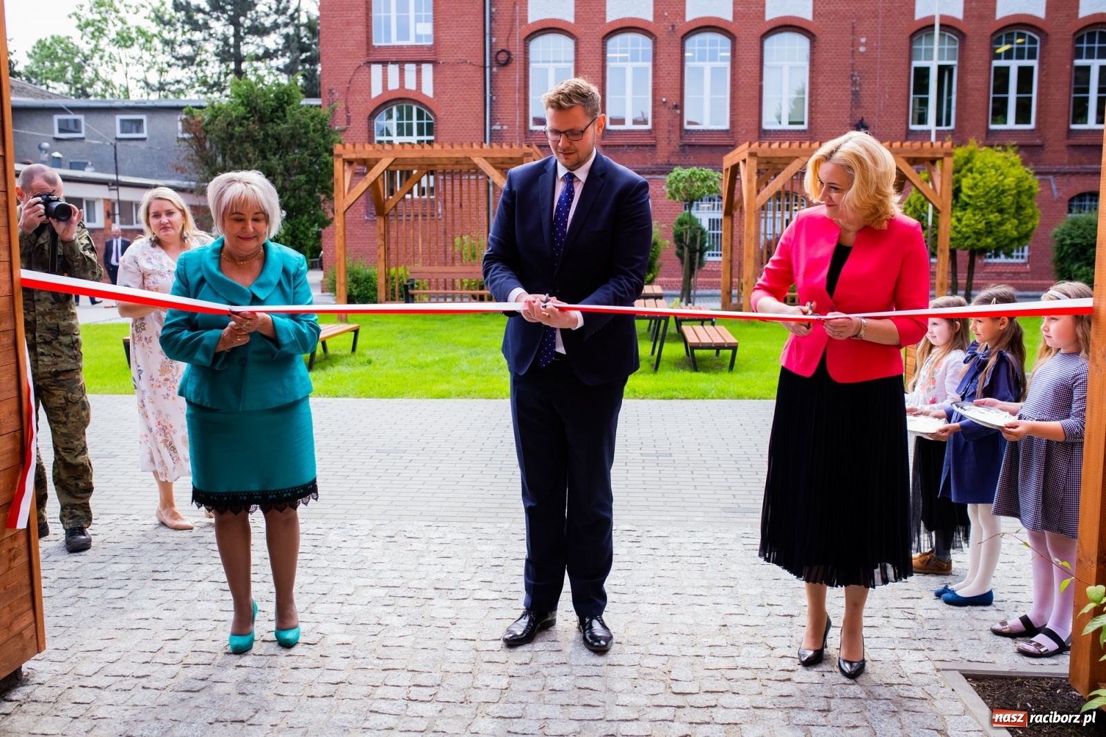 Zdjęcie w galerii na portalu naszraciborz.pl: Tężnia, obiekty sportowe, nagrody - wiceminister i członkini zarządu województwa w Raciborzu [FOTO i WIDEO] wiadomości z regionu