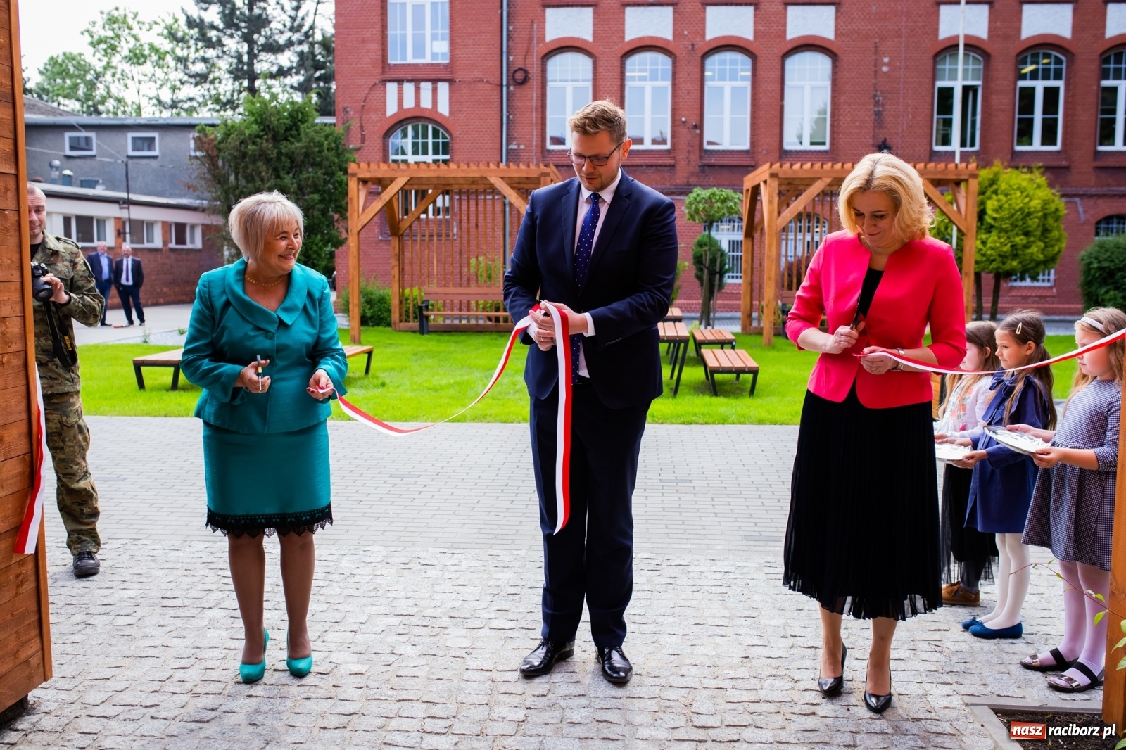Zdjęcie w galerii na portalu naszraciborz.pl: Tężnia, obiekty sportowe, nagrody - wiceminister i członkini zarządu województwa w Raciborzu [FOTO i WIDEO] wiadomości z regionu