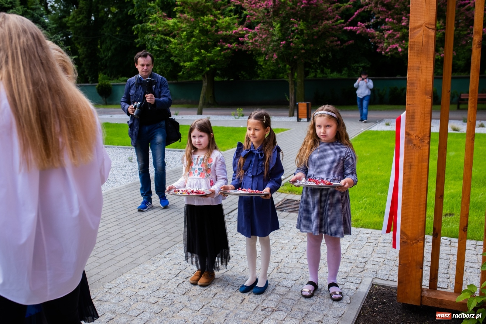 Zdjęcie w galerii na portalu naszraciborz.pl: Tężnia, obiekty sportowe, nagrody - wiceminister i członkini zarządu województwa w Raciborzu [FOTO i WIDEO] wiadomości z regionu