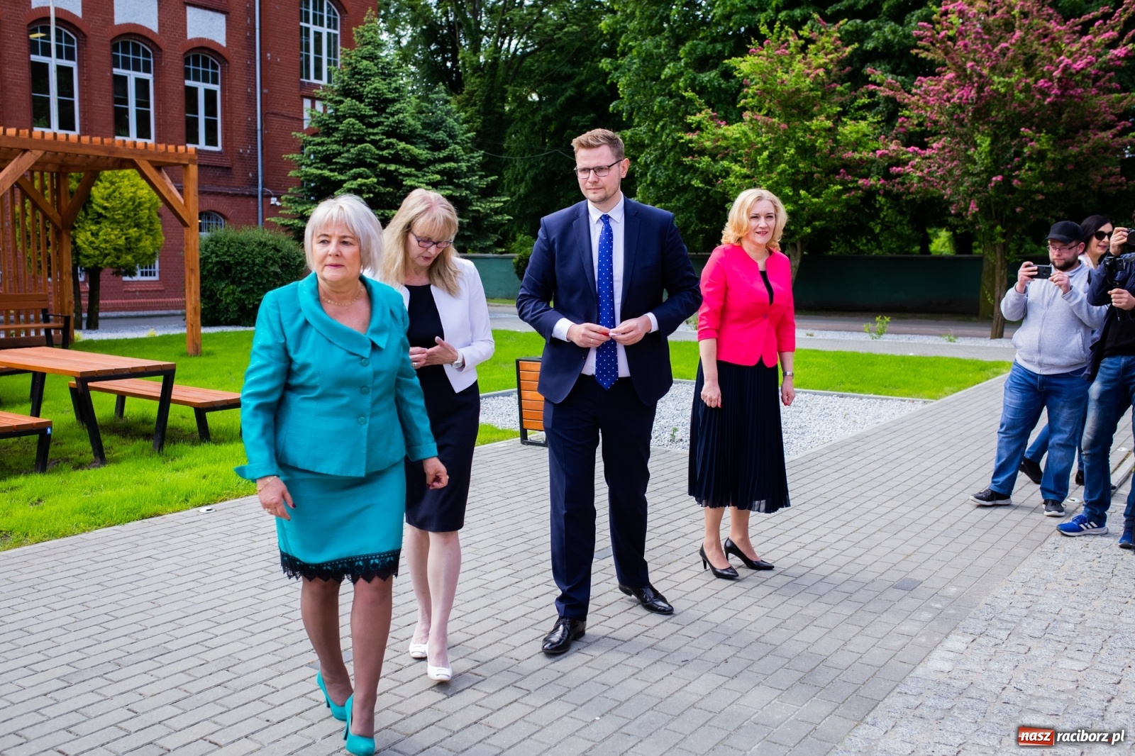 Zdjęcie w galerii na portalu naszraciborz.pl: Tężnia, obiekty sportowe, nagrody - wiceminister i członkini zarządu województwa w Raciborzu [FOTO i WIDEO] wiadomości z regionu