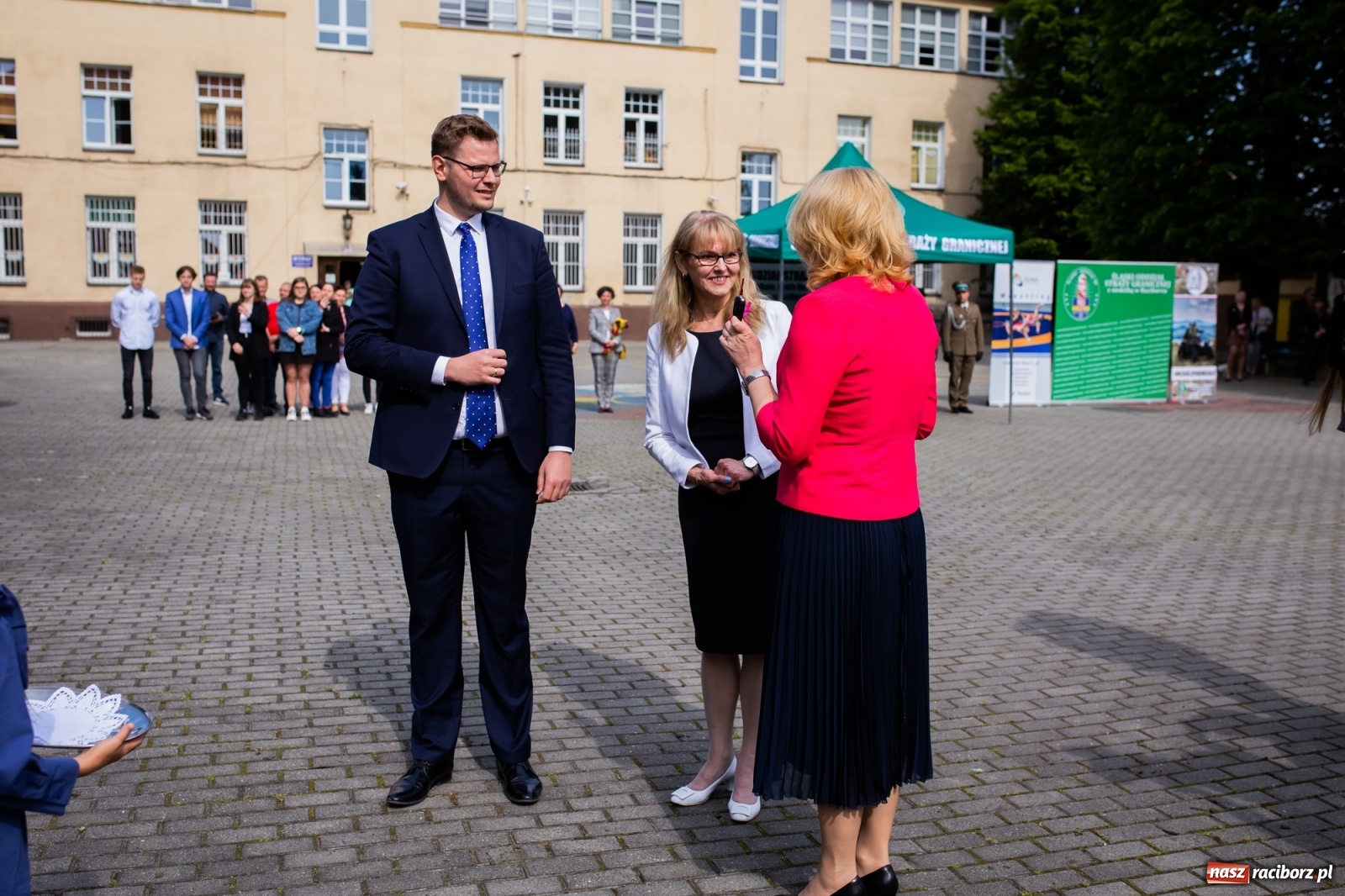 Zdjęcie w galerii na portalu naszraciborz.pl: Tężnia, obiekty sportowe, nagrody - wiceminister i członkini zarządu województwa w Raciborzu [FOTO i WIDEO] wiadomości z regionu