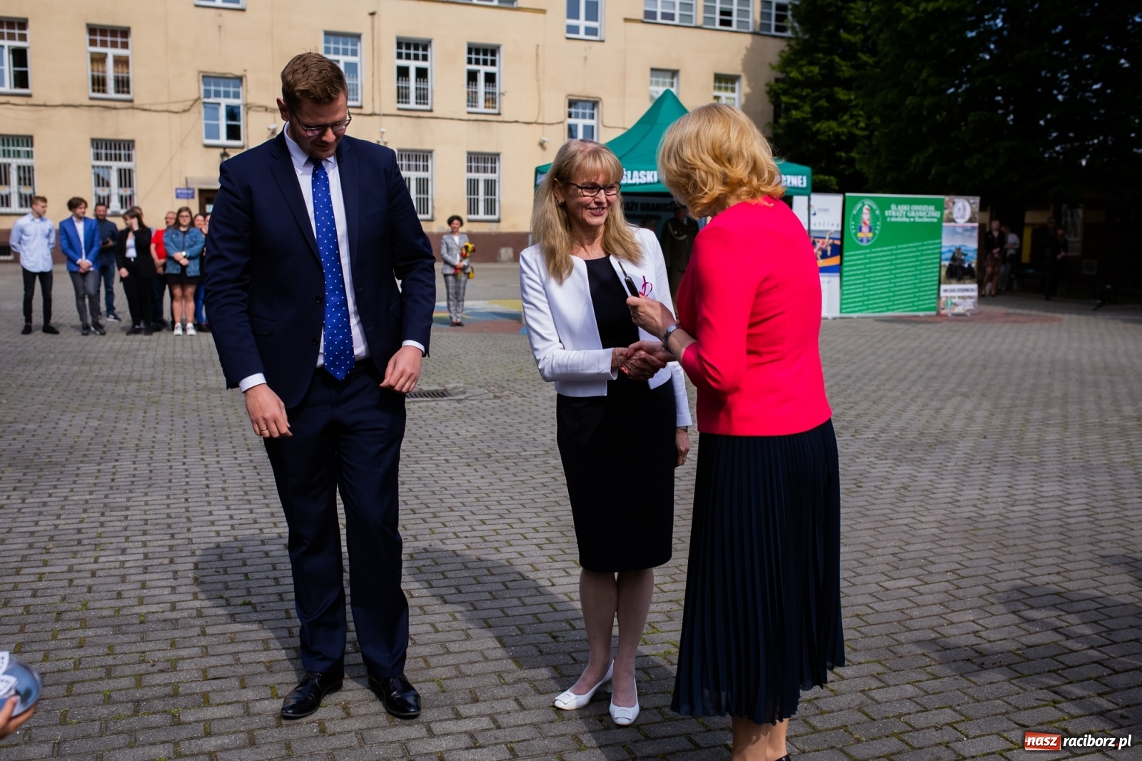 Zdjęcie w galerii na portalu naszraciborz.pl: Tężnia, obiekty sportowe, nagrody - wiceminister i członkini zarządu województwa w Raciborzu [FOTO i WIDEO] wiadomości z regionu