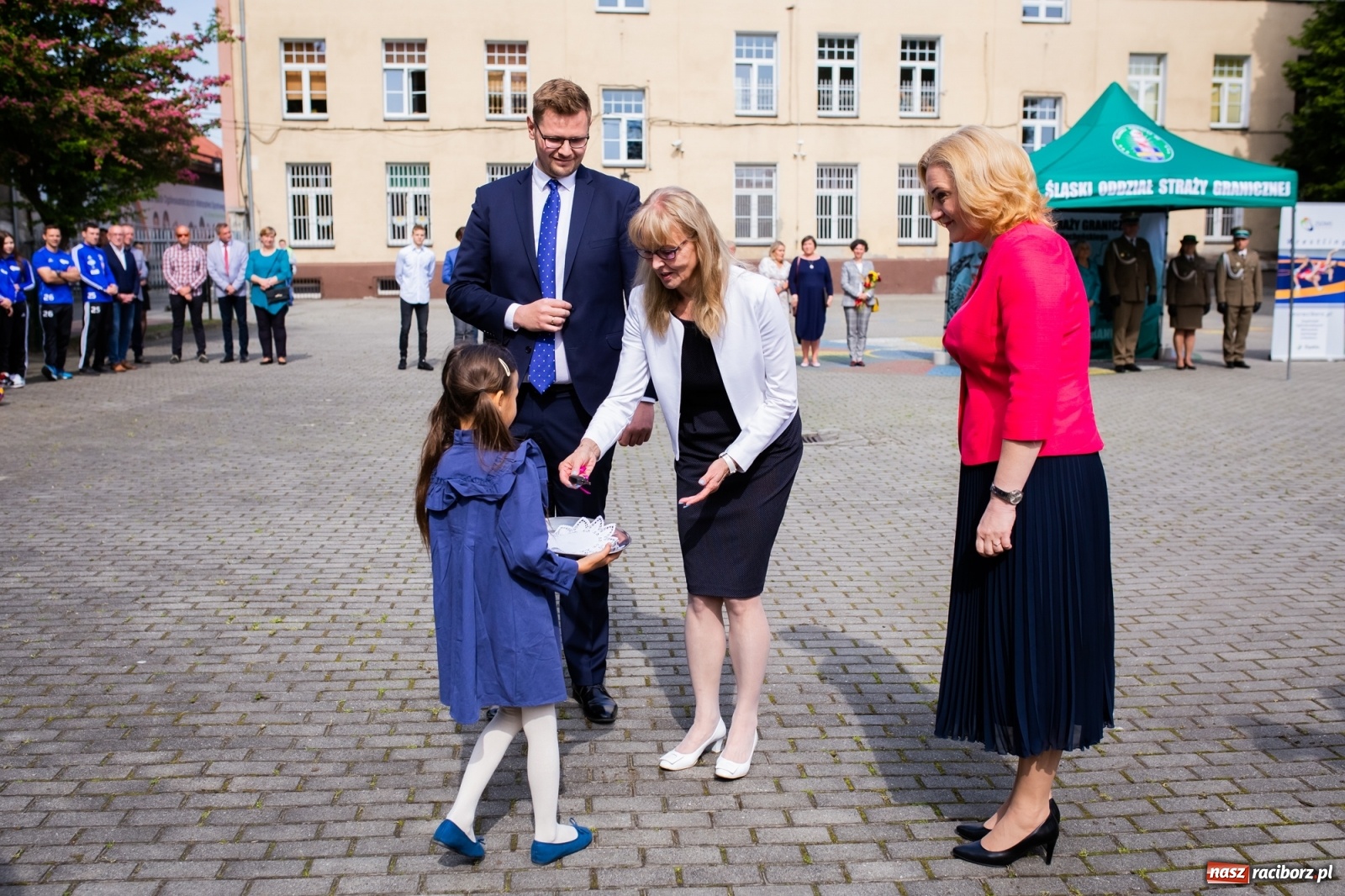Zdjęcie w galerii na portalu naszraciborz.pl: Tężnia, obiekty sportowe, nagrody - wiceminister i członkini zarządu województwa w Raciborzu [FOTO i WIDEO] wiadomości z regionu