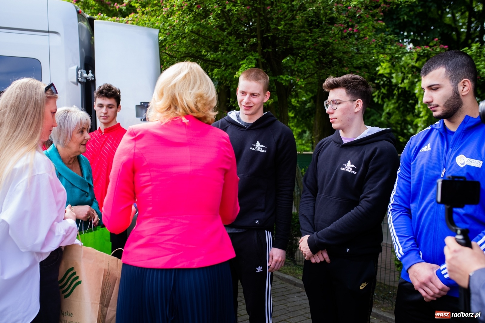 Zdjęcie w galerii na portalu naszraciborz.pl: Tężnia, obiekty sportowe, nagrody - wiceminister i członkini zarządu województwa w Raciborzu [FOTO i WIDEO] wiadomości z regionu