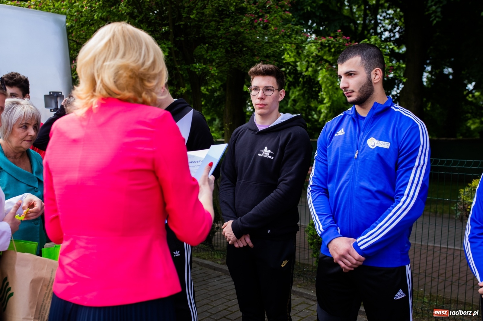 Zdjęcie w galerii na portalu naszraciborz.pl: Tężnia, obiekty sportowe, nagrody - wiceminister i członkini zarządu województwa w Raciborzu [FOTO i WIDEO] wiadomości z regionu